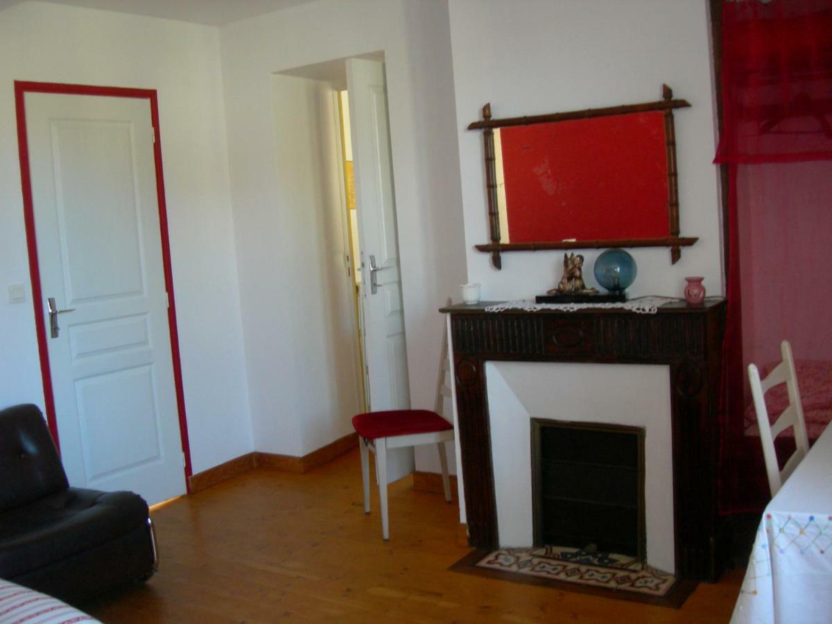 Sous La Glycine Bed & Breakfast Miélan Екстериор снимка