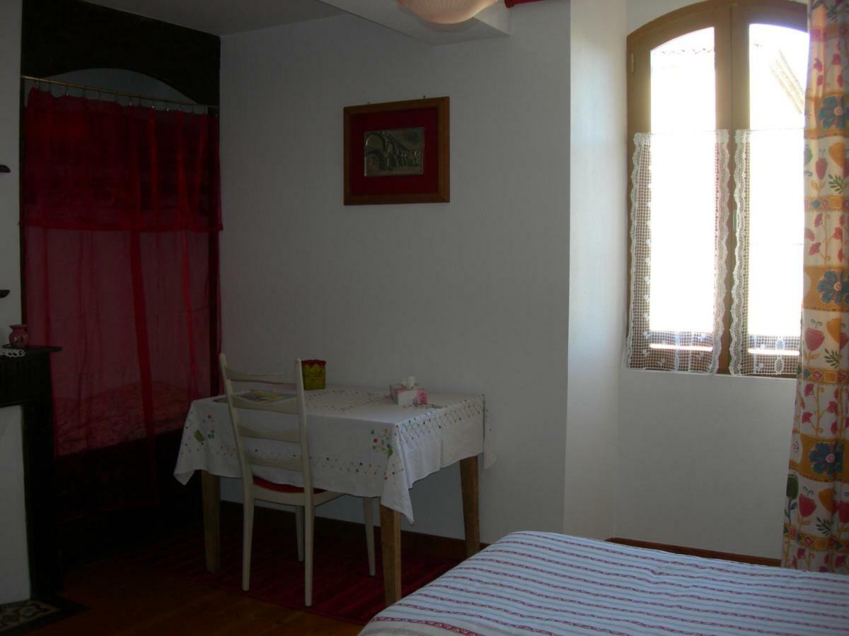 Sous La Glycine Bed & Breakfast Miélan Екстериор снимка