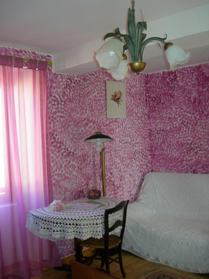 Sous La Glycine Bed & Breakfast Miélan Екстериор снимка